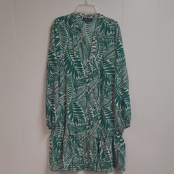 Rachel Zoe Dresses & Skirts - Rachel Zoe Sz M Green and White Leaf Print Long Sleeve Size Medium Button Front
